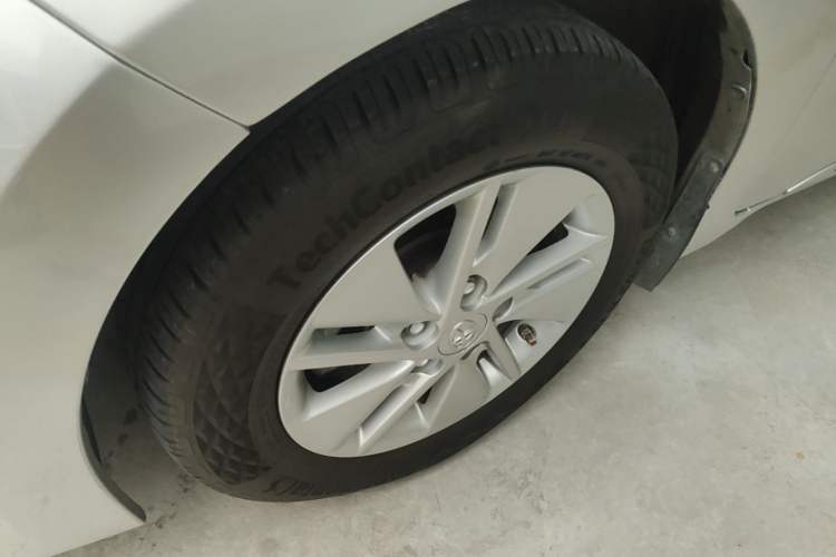 Used Toyota Corolla 2014 1.6L CVT GL-i Left Front Wheel Hub