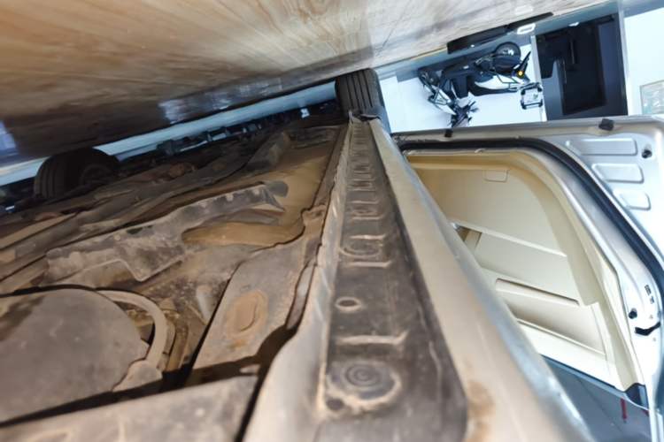 Used Toyota Corolla 2014 1.6L CVT GL Left Side Sill