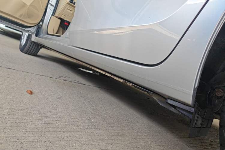 Used Toyota Corolla 2014 1.6L CVT GL Left Side Sill