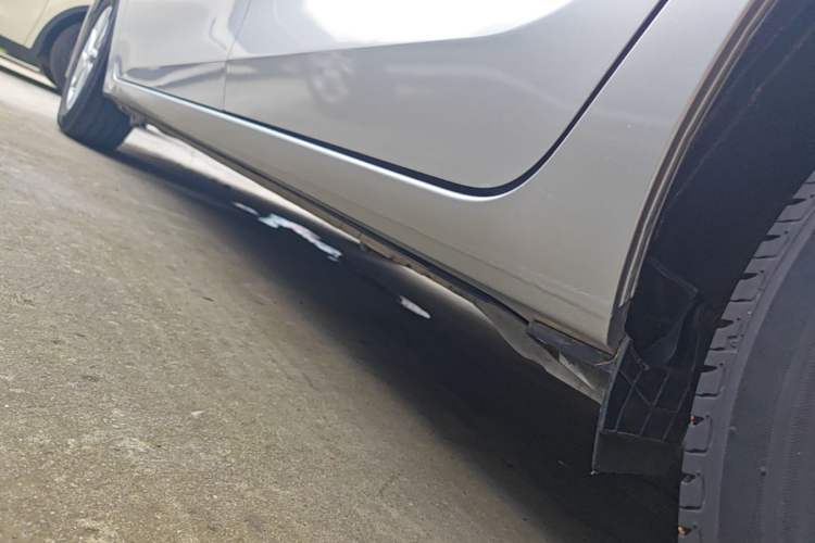 Used Toyota Corolla 2014 1.6L CVT GL Left Side Sill