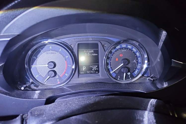 Used Toyota Corolla 2014 1.6L CVT GL-i Leather Edition Odometer Close Up