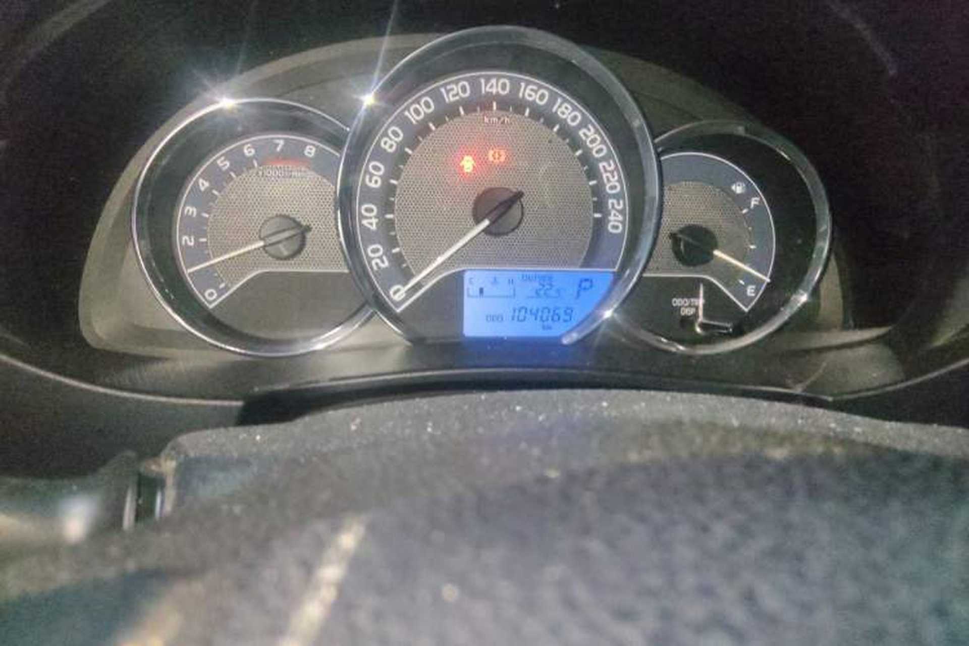 Used Toyota Corolla 2014 1.6L CVT GL Odometer Close Up