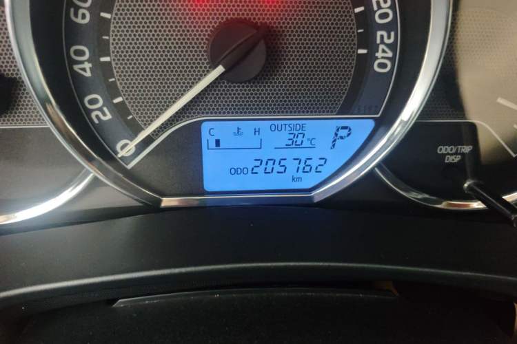 Used Toyota Corolla 2014 1.6L CVT GL Odometer Close Up