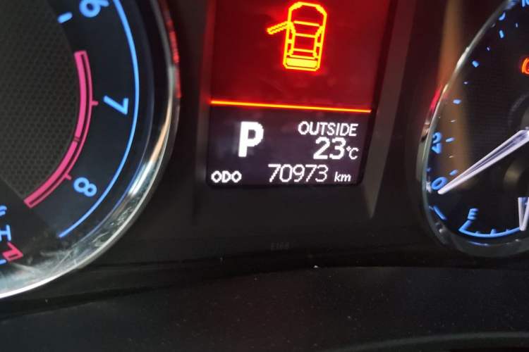 Used Toyota Corolla 2014 1.6L CVT GL-i Leather Edition Odometer Close Up