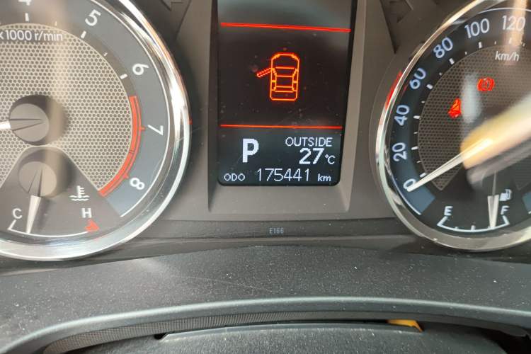 Used Toyota Corolla 2014 1.6L CVT GL-i Odometer Close Up