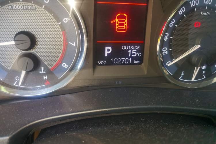 Used Toyota Corolla 2014 1.6L CVT GL-i Leather Edition Odometer Close Up