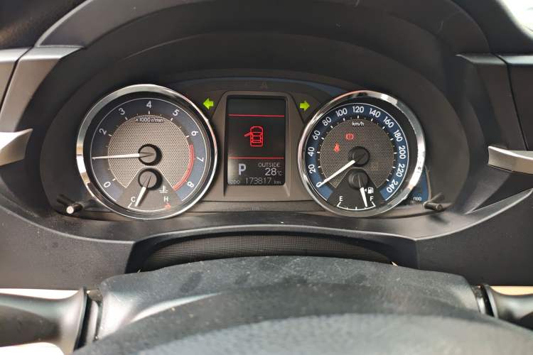 Used Toyota Corolla 2014 1.6L CVT GL-i Odometer Close Up
