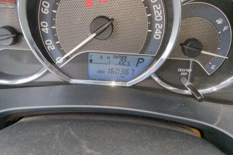 Used Toyota Corolla 2014 1.6L CVT GL Odometer Close Up