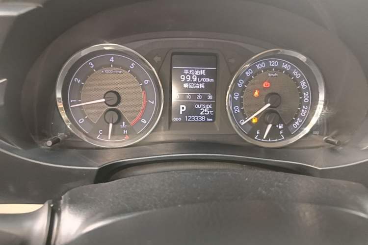 Used Toyota Corolla 2014 1.6L CVT GL-i Odometer Close Up
