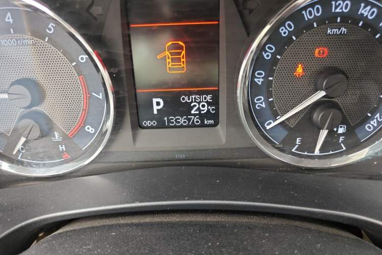 Used Toyota Corolla 2014 1.6L CVT GL-i Odometer Close Up