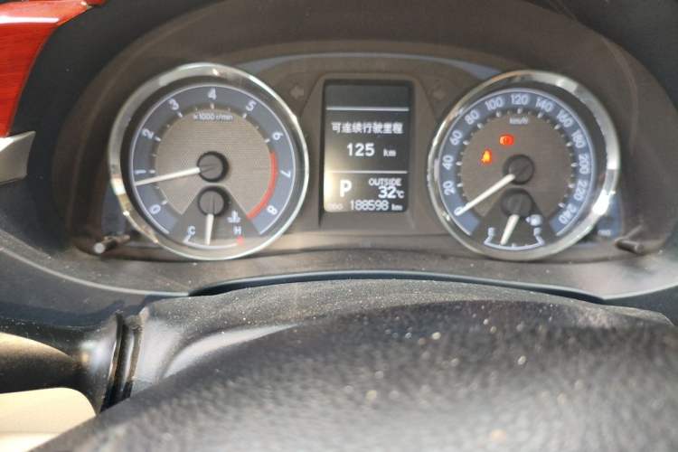 Used Toyota Corolla 2014 1.6L CVT GL-i Leather Edition Odometer Close Up