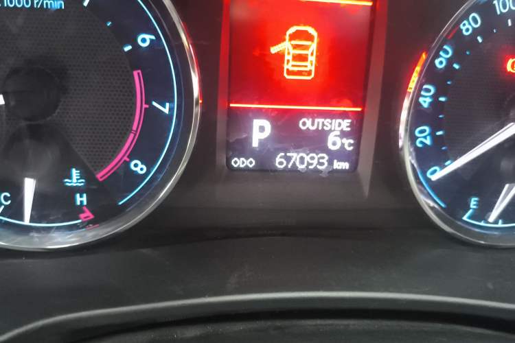 Used Toyota Corolla 2014 1.6L CVT GL-i Odometer Close Up