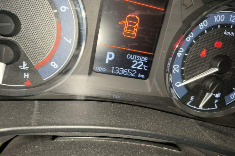 Used Toyota Corolla 2014 1.6L CVT GL-i Odometer Close Up