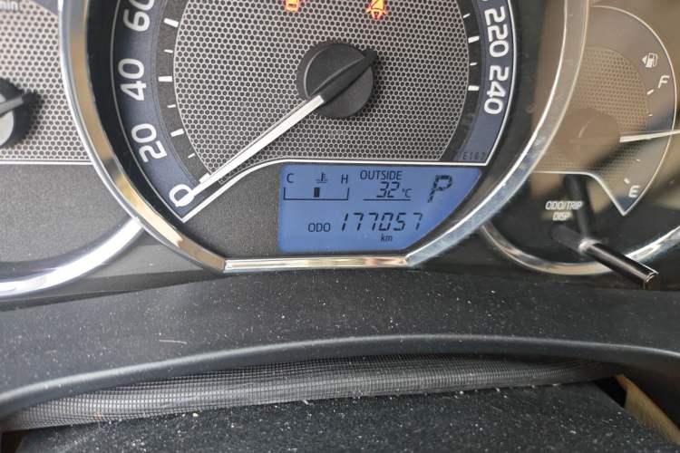 Used Toyota Corolla 2014 1.6L CVT GL Odometer Close Up