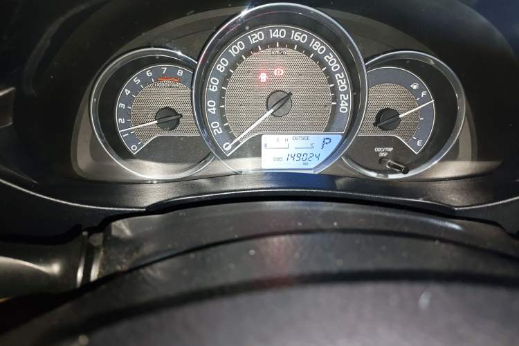 Used Toyota Corolla 2014 1.6L CVT GL Odometer Close Up