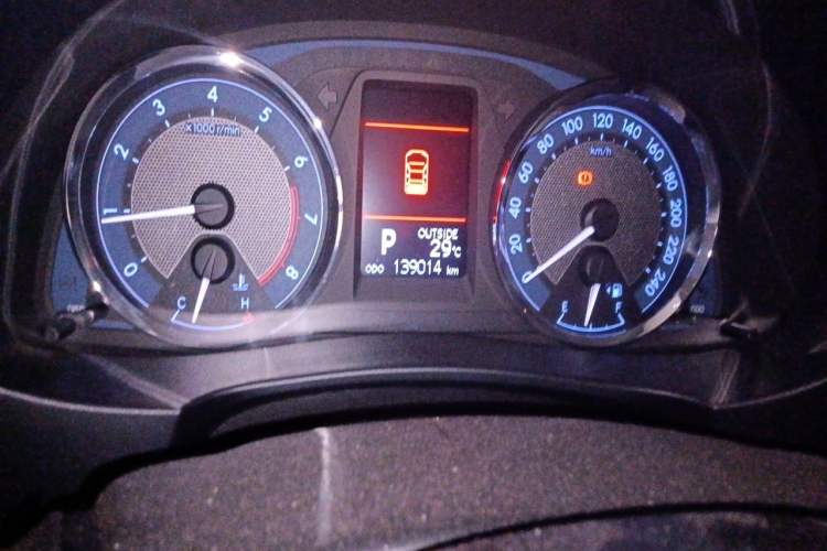 Used Toyota Corolla 2014 1.6L CVT GL-i Odometer Close Up