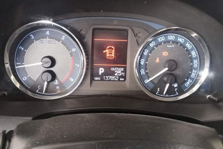 Used Toyota Corolla 2014 1.6L CVT GL-i Odometer Close Up