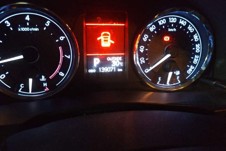 Used Toyota Corolla 2014 1.6L CVT GL-i Leather Edition Odometer Close Up