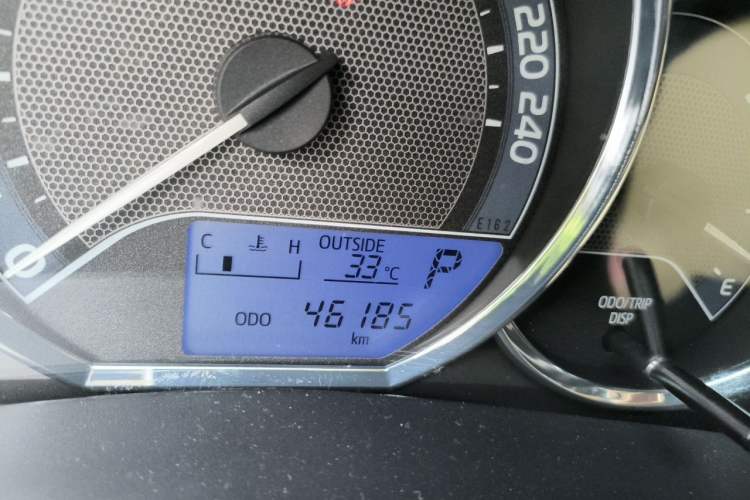Used Toyota Corolla 2014 1.6L CVT GL Odometer Close Up