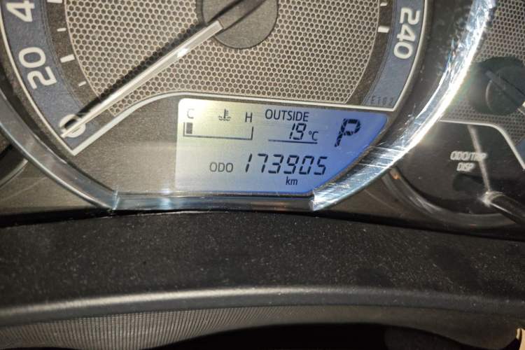 Used Toyota Corolla 2014 1.6L CVT GL Odometer Close Up