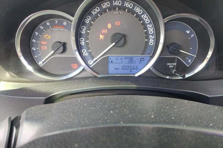 Used Toyota Corolla 2014 1.6L CVT GL Odometer Close Up
