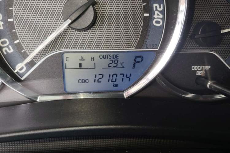 Used Toyota Corolla 2014 1.6L CVT GL Odometer Close Up
