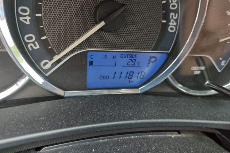 Used Toyota Corolla 2014 1.6L CVT GL Odometer Close Up