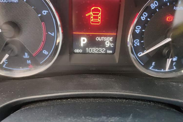 Used Toyota Corolla 2014 1.6L CVT GL-i Leather Edition Odometer Close Up