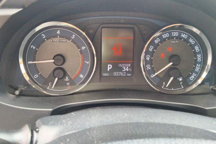 Used Toyota Corolla 2014 1.6L CVT GL-i Leather Edition Odometer Close Up
