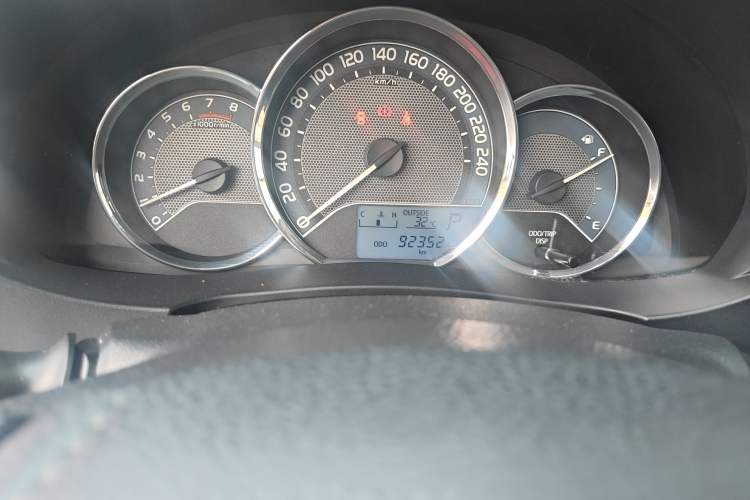 Used Toyota Corolla 2014 1.6L CVT GL Odometer Close Up