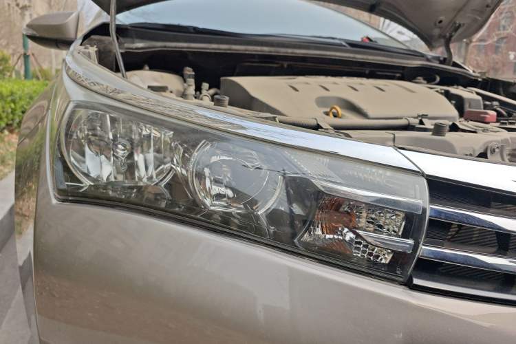 Used Toyota Corolla 2014 1.6L CVT GL-i Right Front Headlight