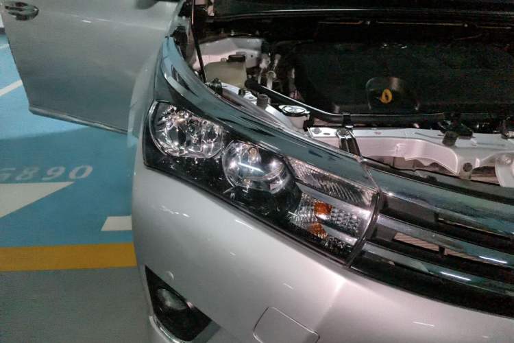 Used Toyota Corolla 2014 1.6L CVT GL-i Right Front Headlight