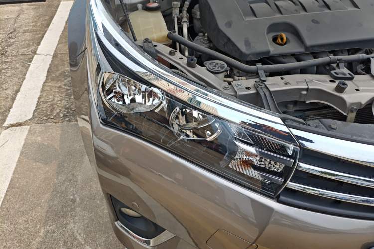 Used Toyota Corolla 2014 1.6L CVT GL-i Right Front Headlight