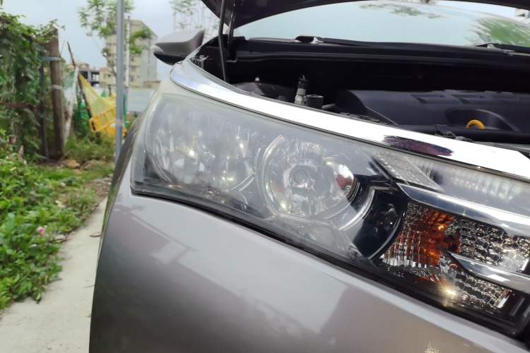 Used Toyota Corolla 2014 1.6L CVT GL-i Right Front Headlight