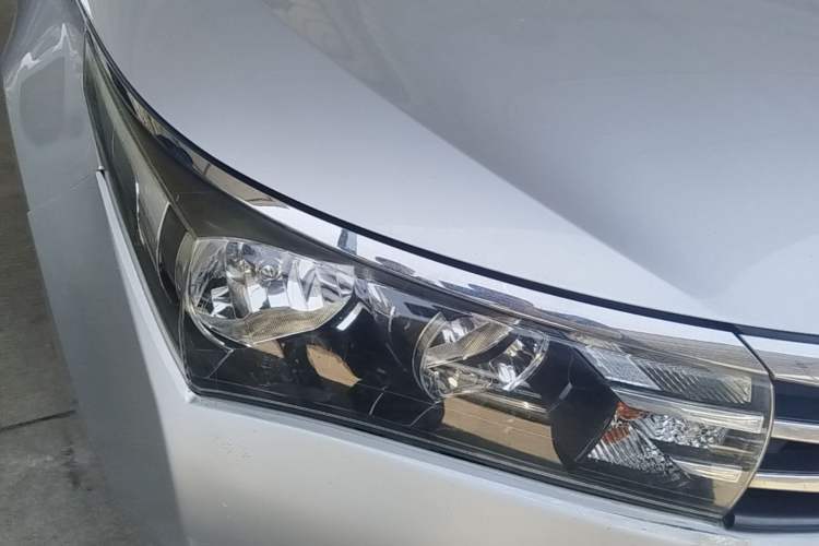 Used Toyota Corolla 2014 1.6L CVT GL-i Right Front Headlight