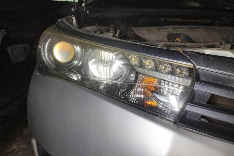 Used Toyota Corolla 2014 1.8L CVT Top-of-the-Line Version Right Front Headlight