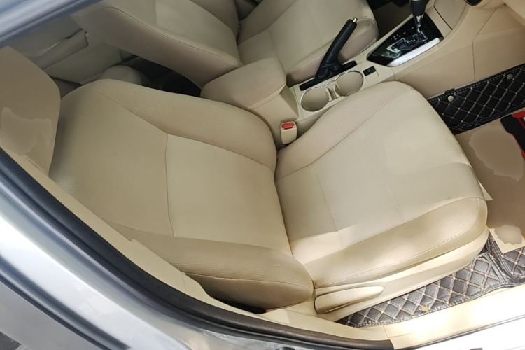 Used Toyota Corolla 2014 1.6L CVT GL-i Right Front Seat