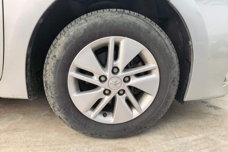 Used Toyota Corolla 2014 1.6L Manual GL Right Front Wheel Hub