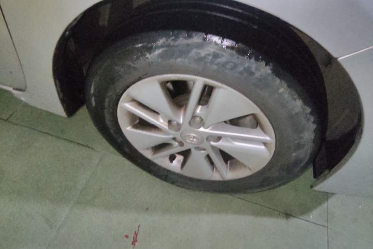 Used Toyota Corolla 2014 1.6L CVT GL Right Front Wheel Hub