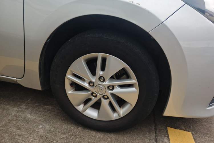 Used Toyota Corolla 2014 1.6L CVT GL Right Front Wheel Hub
