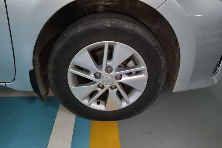 Used Toyota Corolla 2014 1.6L CVT GL-i Right Front Wheel Hub