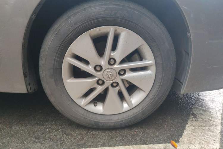 Used Toyota Corolla 2014 1.6L CVT GL Right Front Wheel Hub