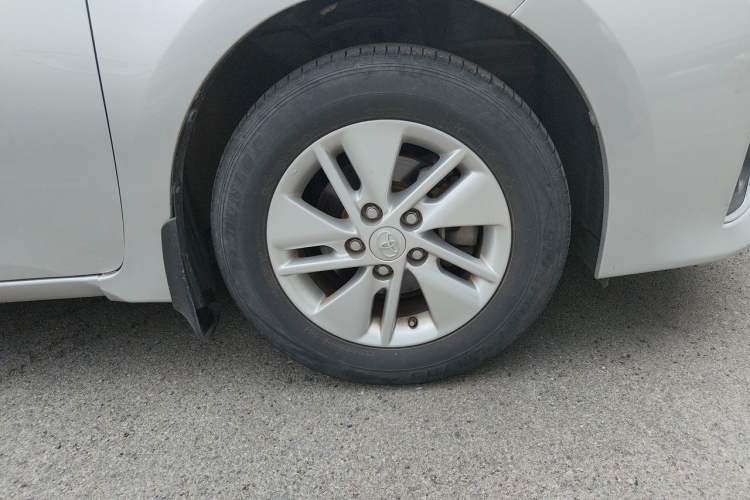 Used Toyota Corolla 2014 1.6L CVT GL Right Front Wheel Hub