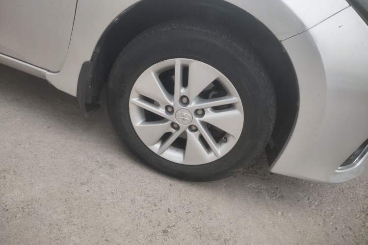 Used Toyota Corolla 2014 1.6L CVT GL Right Front Wheel Hub