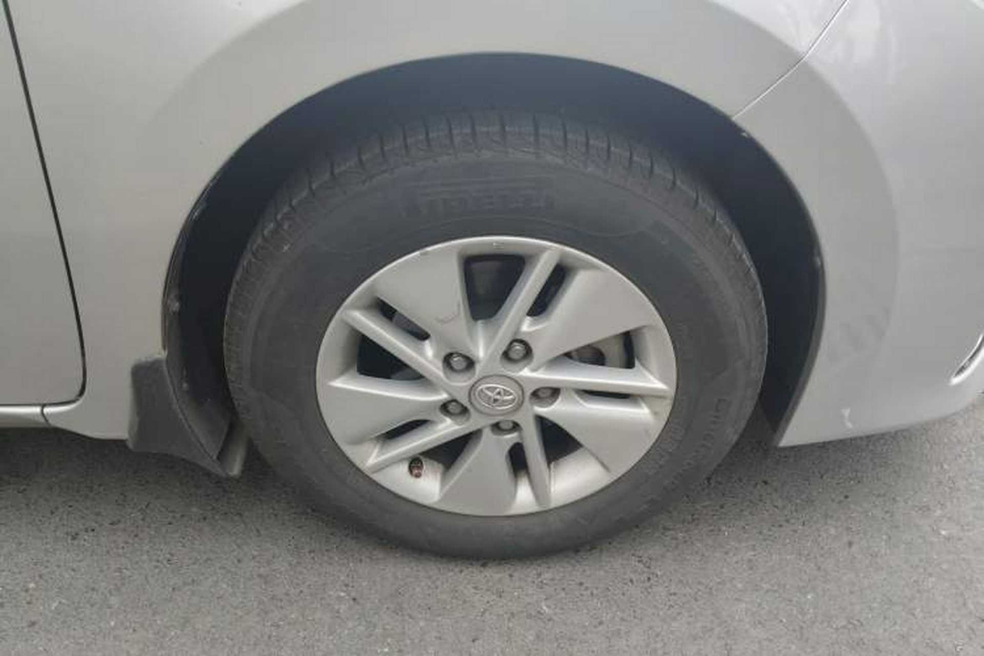 Used Toyota Corolla 2014 1.6L CVT GL Right Front Wheel Hub