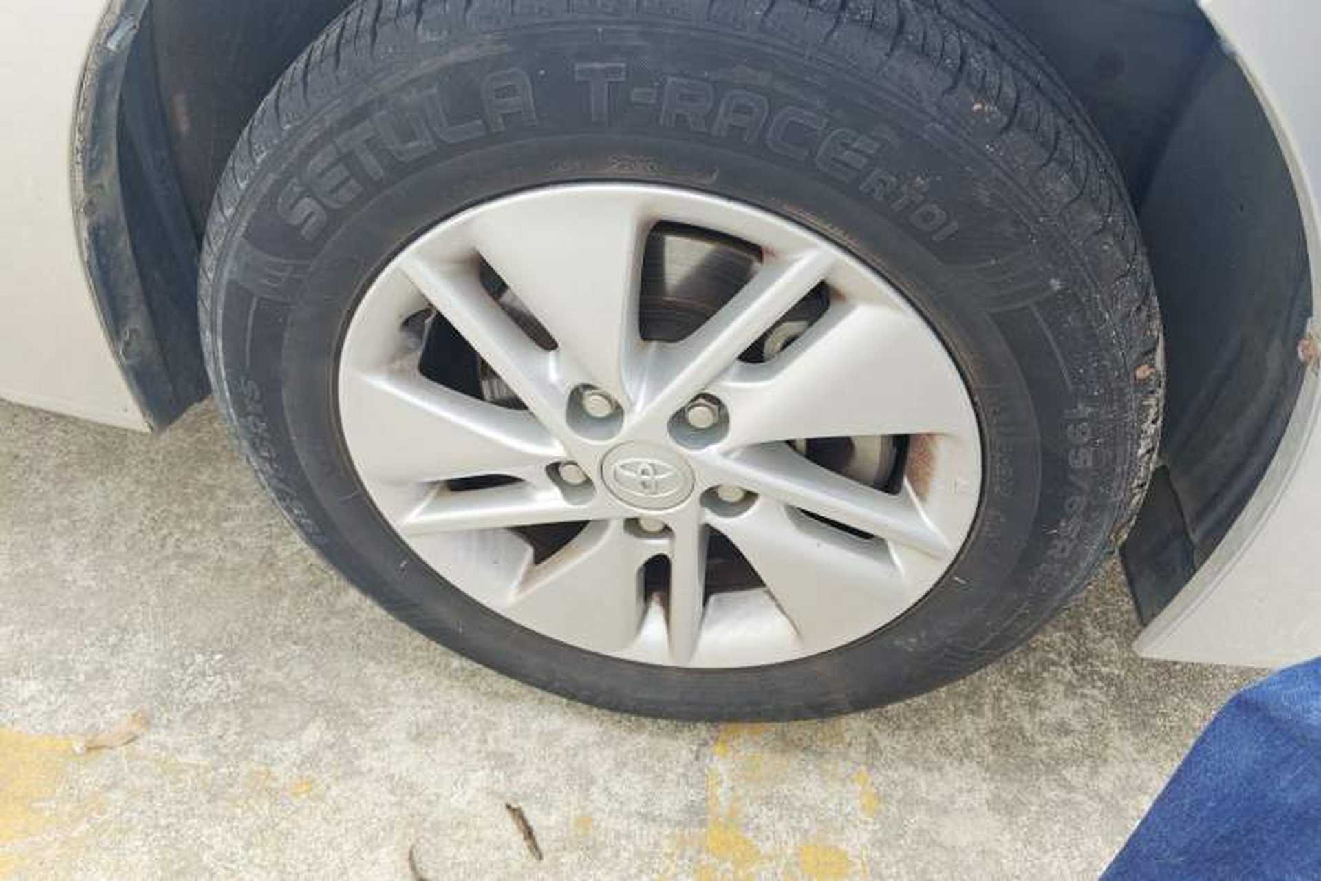 Used Toyota Corolla 2014 1.6L CVT GL Right Front Wheel Hub