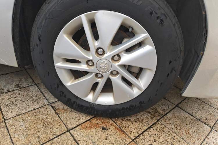 Used Toyota Corolla 2014 1.6L CVT GL Right Front Wheel Hub