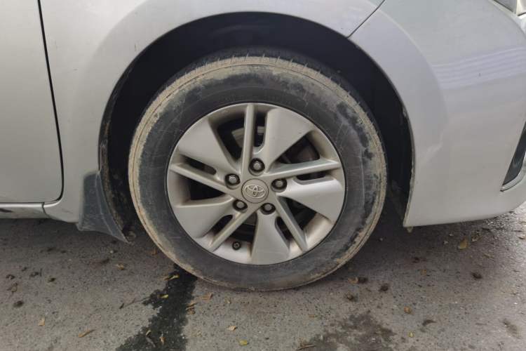 Used Toyota Corolla 2014 1.6L CVT GL Right Front Wheel Hub