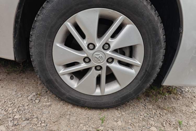 Used Toyota Corolla 2014 1.6L CVT GL-i Right Front Wheel Hub
