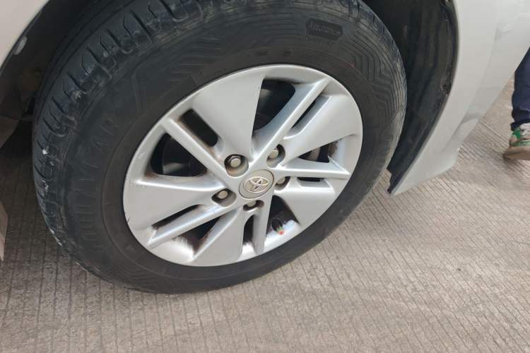 Used Toyota Corolla 2014 1.6L CVT GL Right Front Wheel Hub